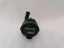PORSCHE Porsche Taycan 9J additional cooling pump 9J1965567B coolant pump pump — thumbnail 2