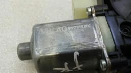AUDI Audi A4 8W FRH door window motor 8W0959802 window regulator motor front right — thumbnail 2