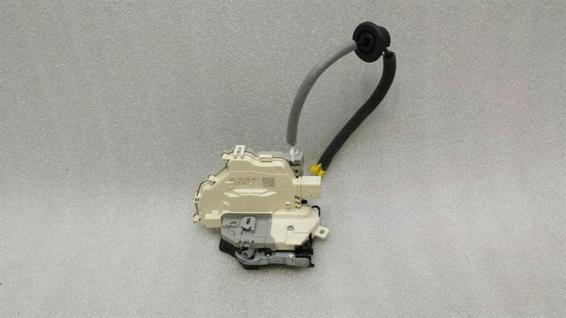 AUDI Audi A4 8W rear right door lock 4G0839016F door lock rear right