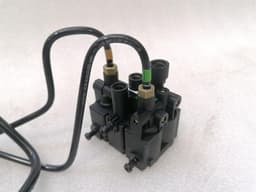 JAGUAR JAGUAR i-PACE X590 EV400 air suspension valve JPLA-5B710-AB valve block — thumbnail 2