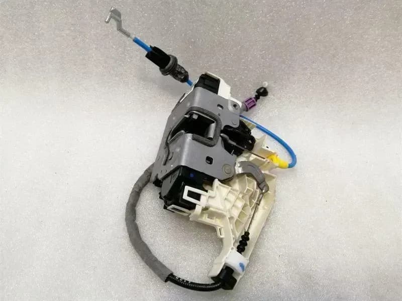 Mercedes CLS W218 FLH door lock A2047202735 door lock front left Kessy