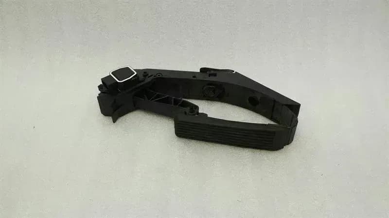 MERCEDES-BENZ Mercedes S-class W221 W216 Gas Pedal (Electrical) A2203000104 Accelerator Pedal