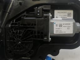 TESLA Tesla Model 3 Right Front Door Winder 1616443-00-A Window Regulator Front Right — thumbnail 5