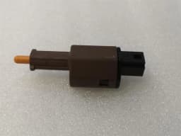 TESLA TESLA MODEL 3 STANDARD RANGE Sensor 1044681-00-B BRAKE SWITCH — thumbnail 9