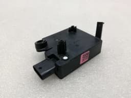 TESLA Tesla Model 3 Rear Bumper Comfort Control Unit 1097855-00-H ECU — thumbnail 3