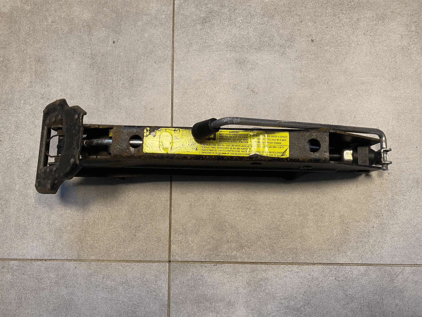 VW VW Touareg GENUINE Jack 7L6011031B