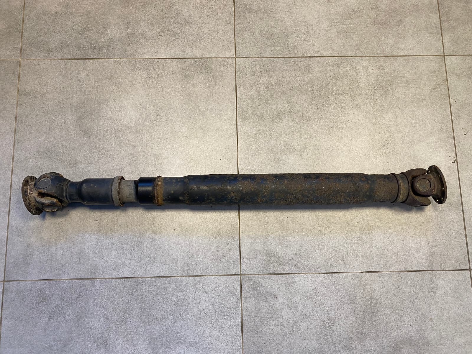 Mercedes G class W463 Genuine Rear Shaft Distributor A4604102118