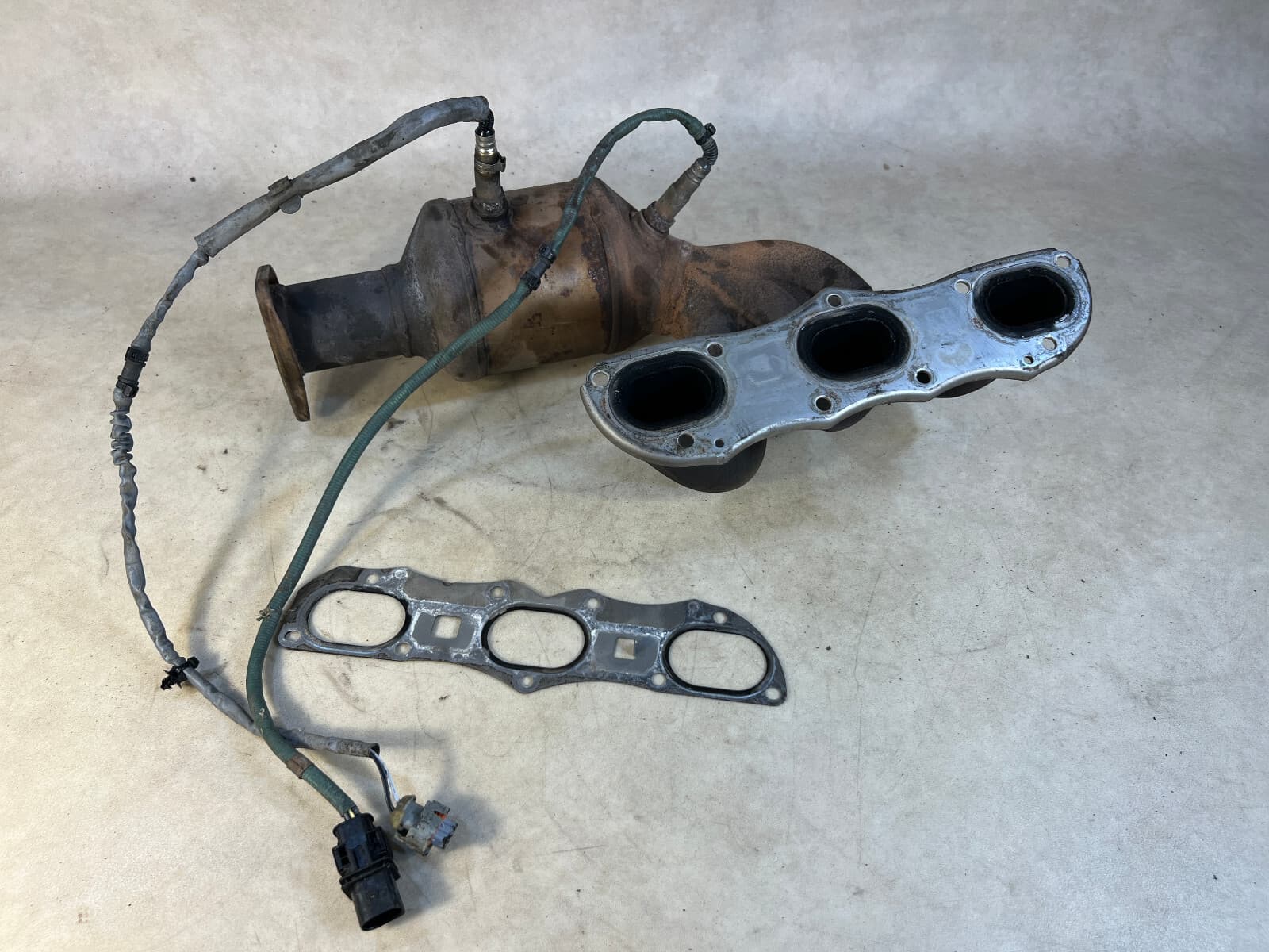 Porsche 911 991 GENUINE Carrera 3.8 Left Exhaust Manifold & Catalyst 99111341104