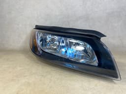 VOLVO VOLVO S80 XC70 V70 Front Right Headlight Assembly Halogen 31420140 — thumbnail 2