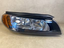 VOLVO VOLVO S80 XC70 V70 Front Right Headlight Assembly Halogen 31420140 — thumbnail 9