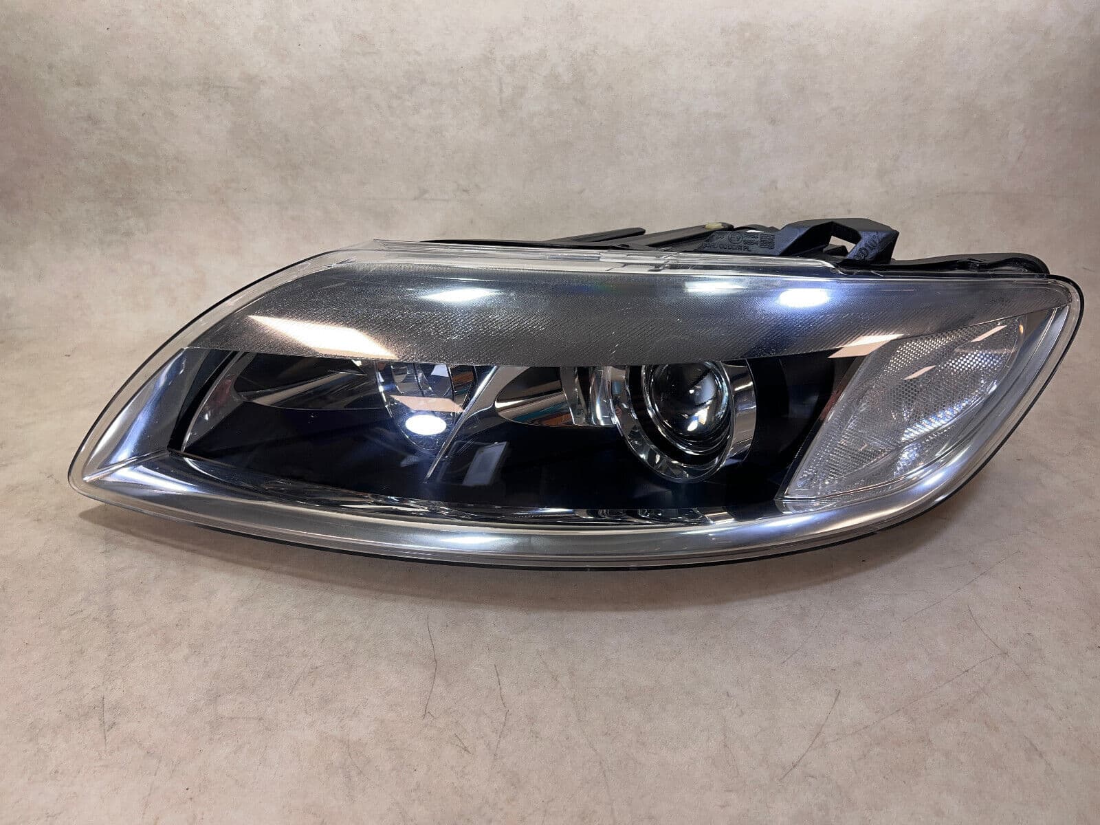 AUDI Audi Q7 4L GENUINE Front Left Xenon Dynamic Headlight 4L0941003B