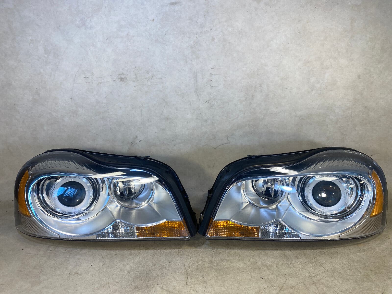 Volvo XC90 GENUINE Xenon Dynamic Headlight lamp SET LH & RH LHD 08-11