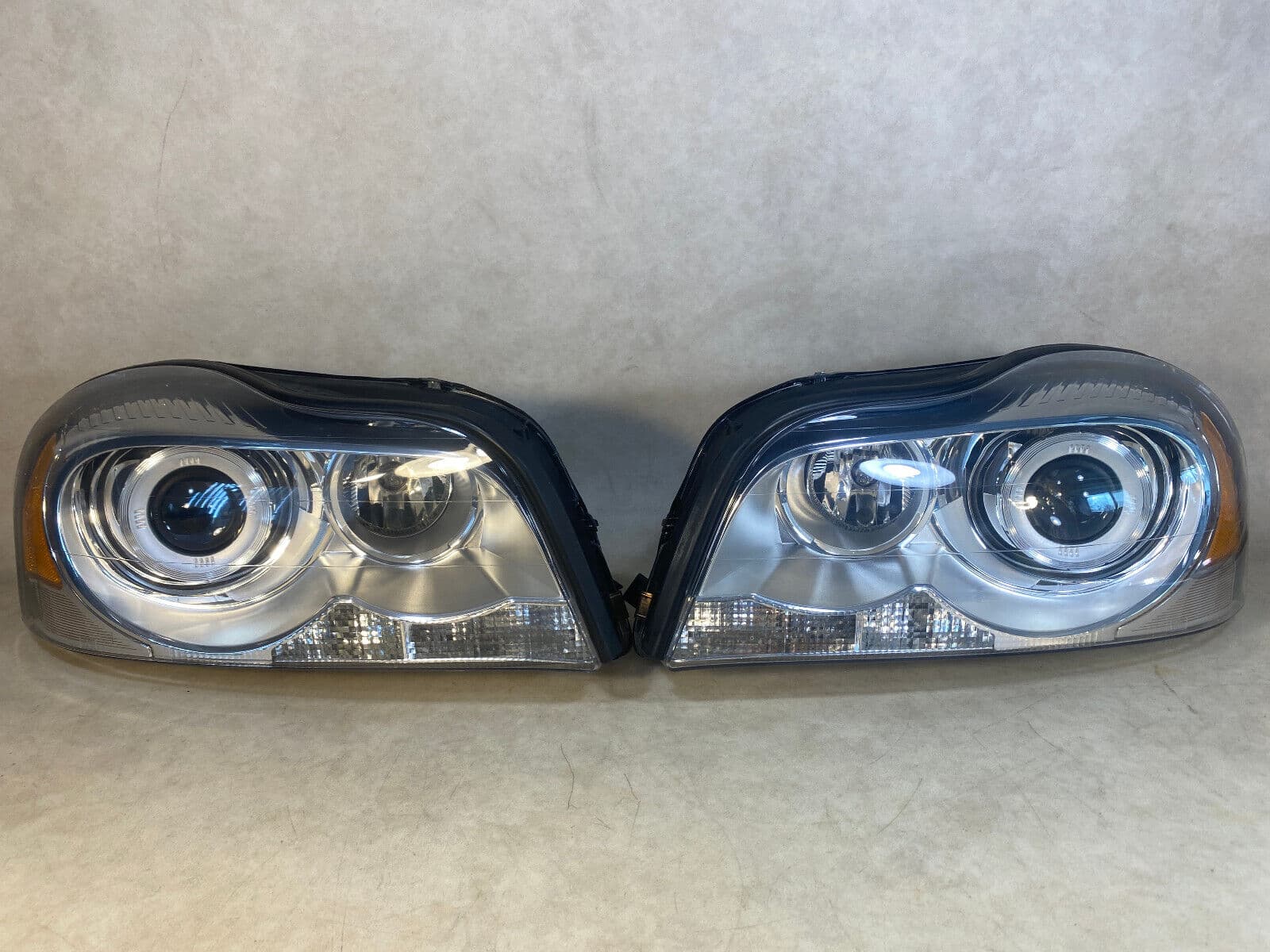 Volvo XC90 GENUINE Xenon Dynamic Headlight Lamp Right & Left SET LHD 12-14 year