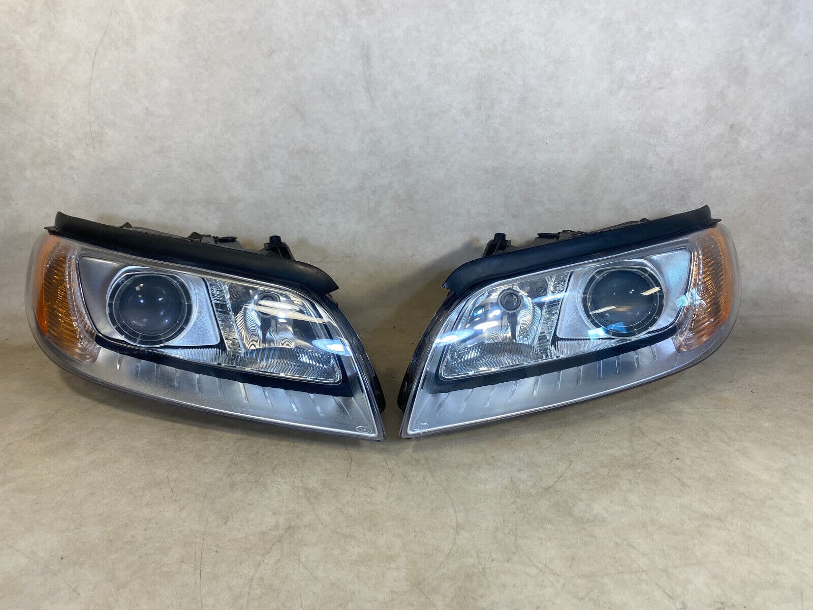 VOLVO S80 V70 XC70 GENUINE ZKW Xenon Headlight Lamp SET LH & RH LHD 07-14 Year