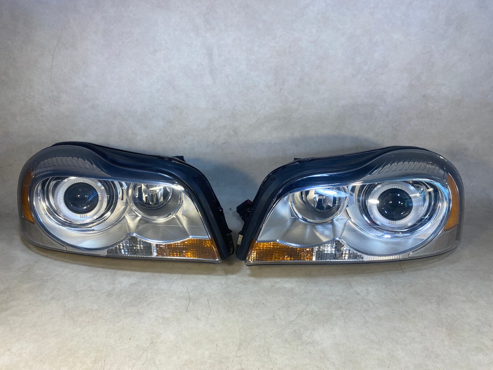 Volvo XC90 GENUINE Xenon Dynamic Headlight lamp SET LH & RH LHD 08-11