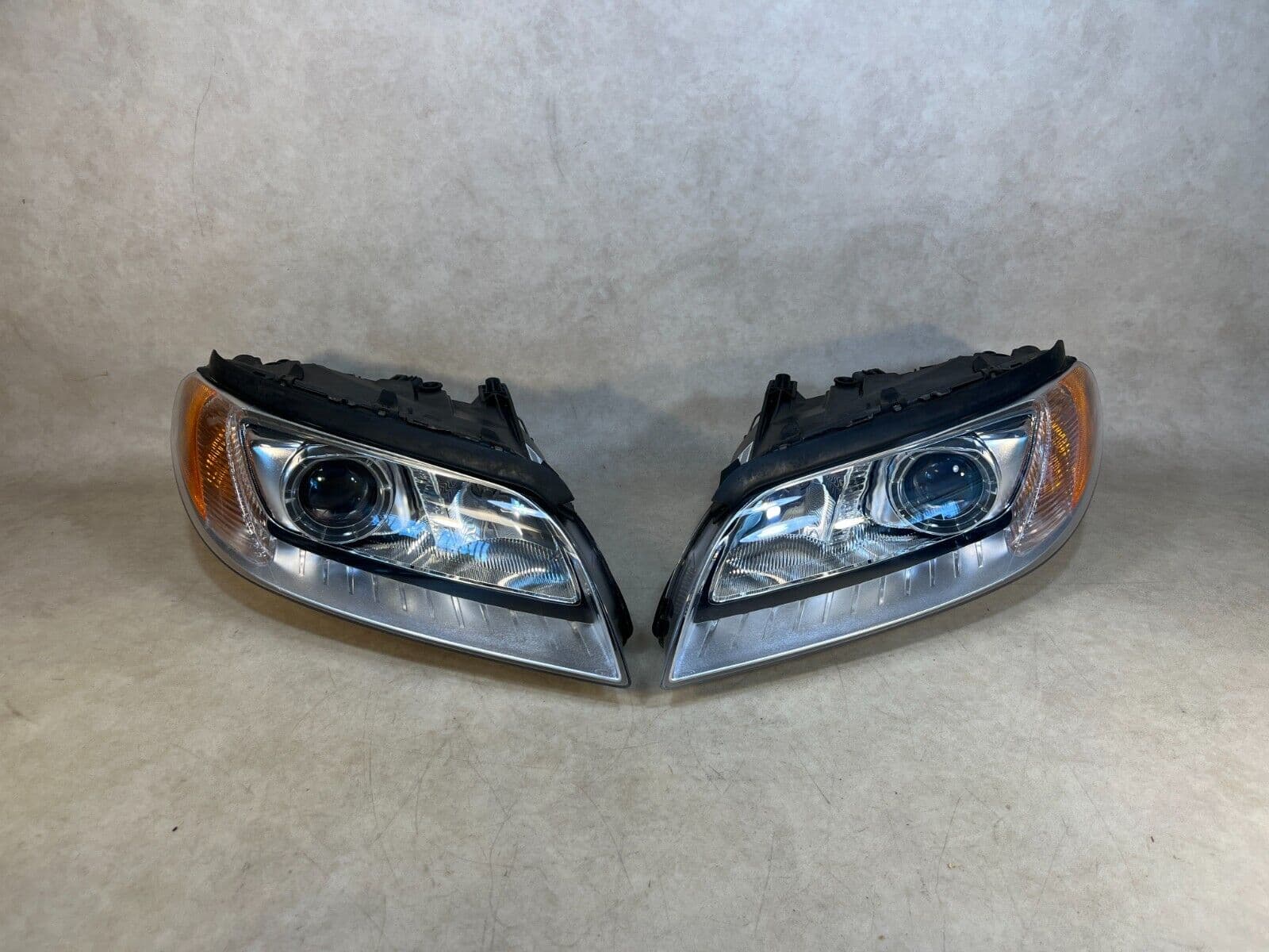 VOLVO S80 V70 XC70 GENUINE ZKW Xenon Headlight Lamp SET LH & RH LHD 07-14 Year