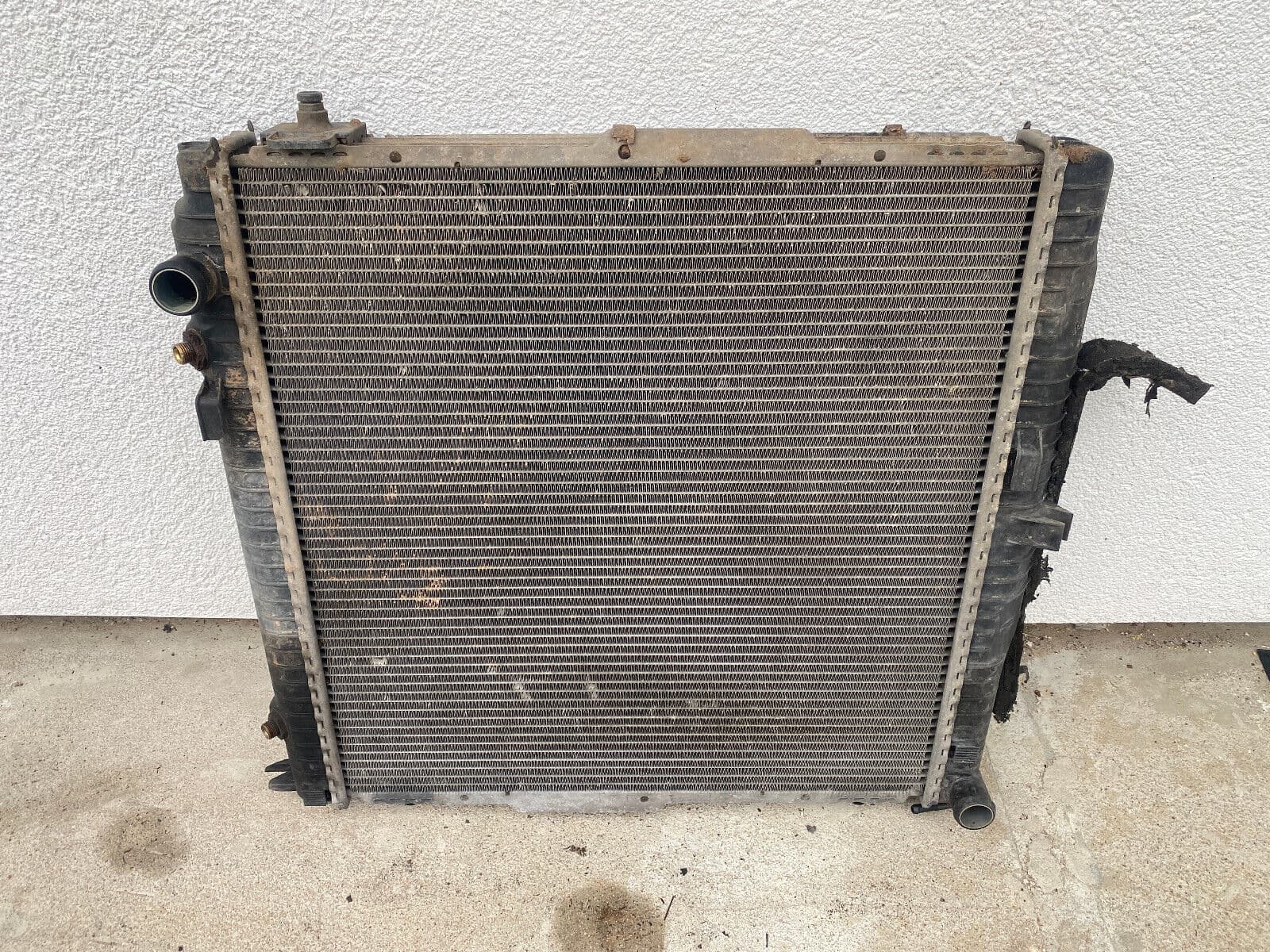 Mercedes G class W463 GENUINE Engine Cooler Water Radiator A4635001100