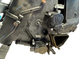 LAND ROVER GENUINE Land Rover Range Rover Sport L320 Heater housing W dampers & actuators — thumbnail 6