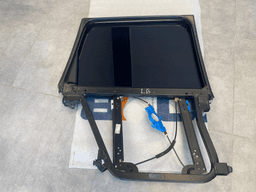 VW VW Touareg GENUINE Left Rear Window Lift With Glass 7L0839461D — thumbnail 9