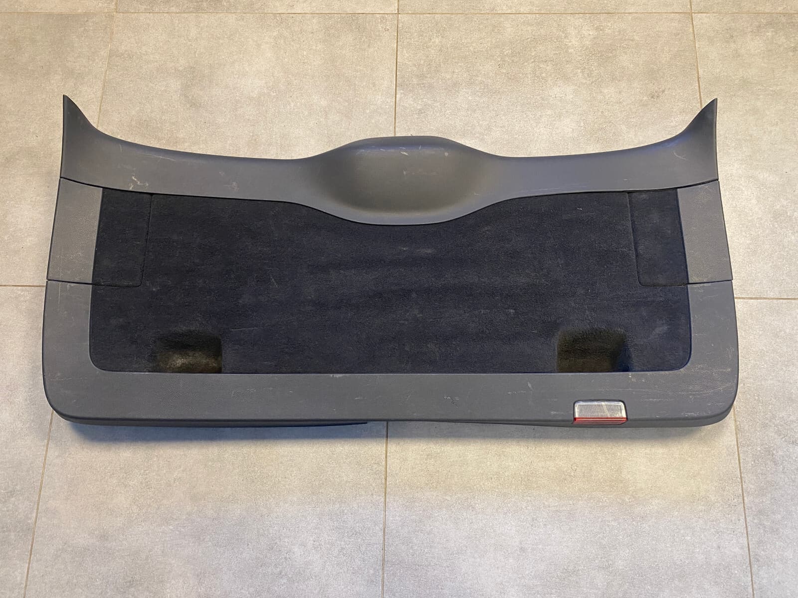 VW VW Touareg GENUINE Tailgate Trim 7L6867605