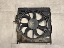 BMW Genuine BMW X5 E70 X6 E71 Fan housing with fan Engine Cooling 600W 17427796572 — thumbnail 1