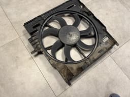 BMW Genuine BMW X5 E70 X6 E71 Fan housing with fan Engine Cooling 600W 17427796572 — thumbnail 2
