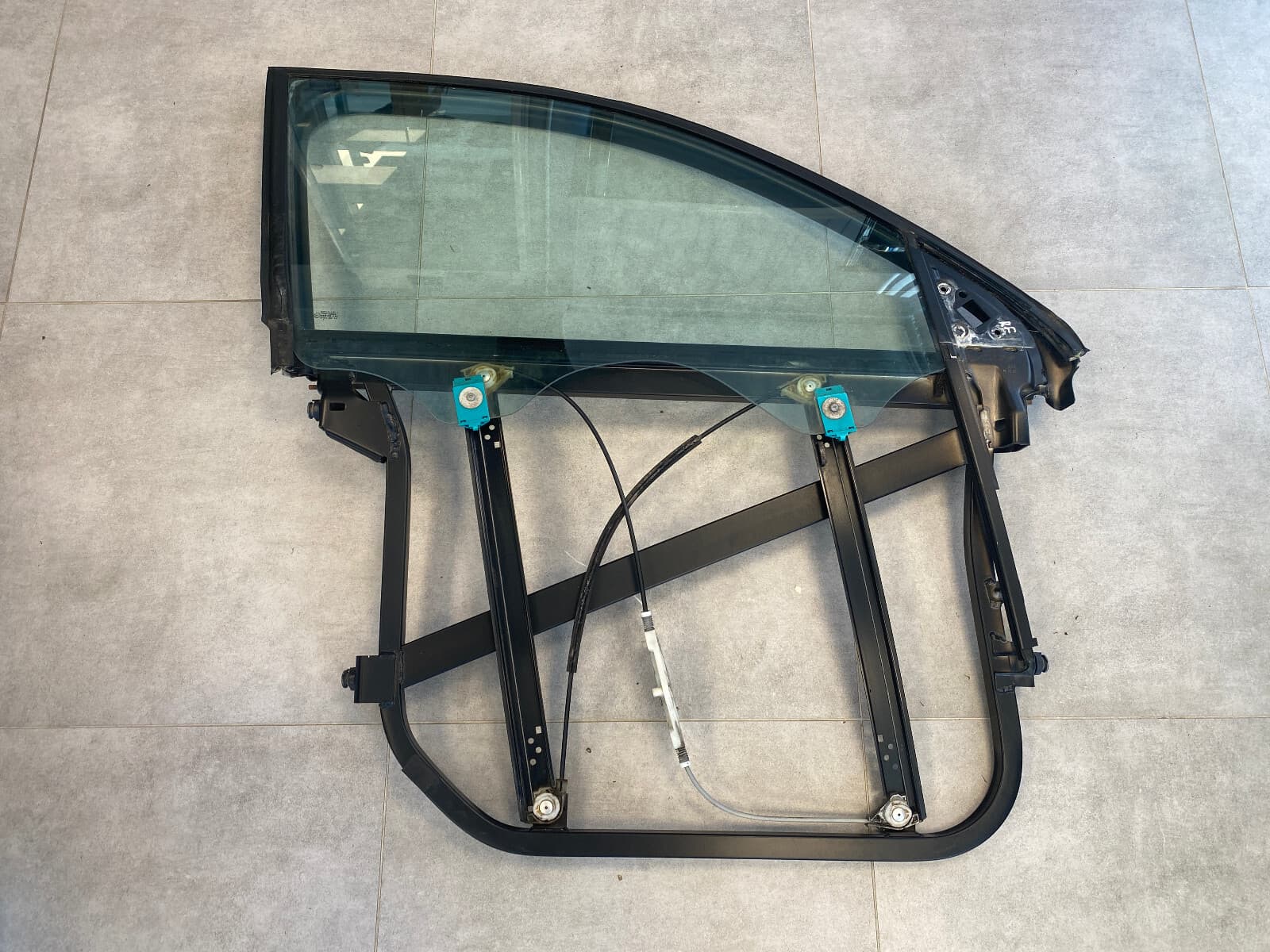 VW VW Touareg GENUINE Right Front Window Lift With Glass 7L0837354