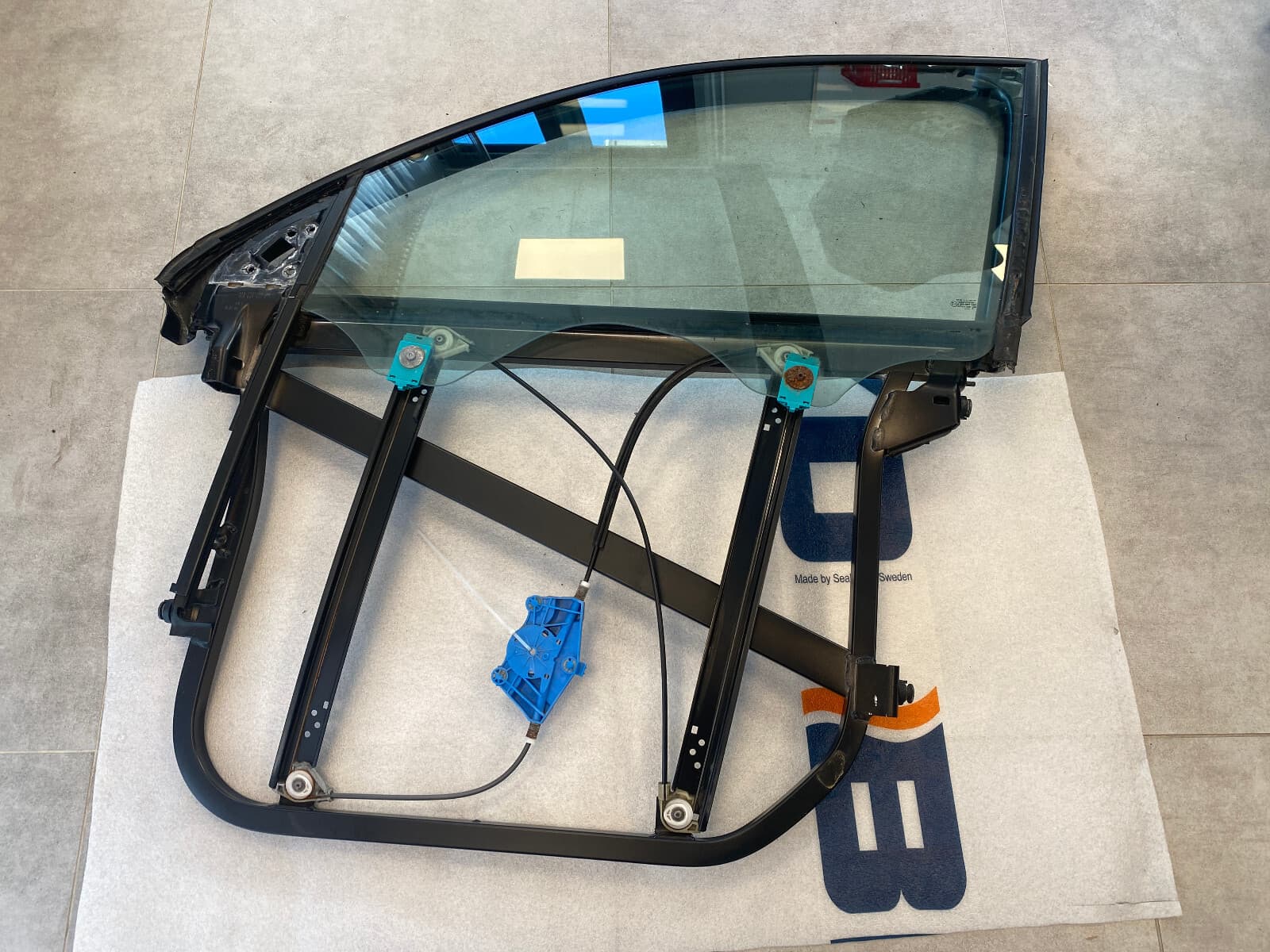 VW VW Touareg GENUINE Left Front Window Lift With Glass 7L0837353