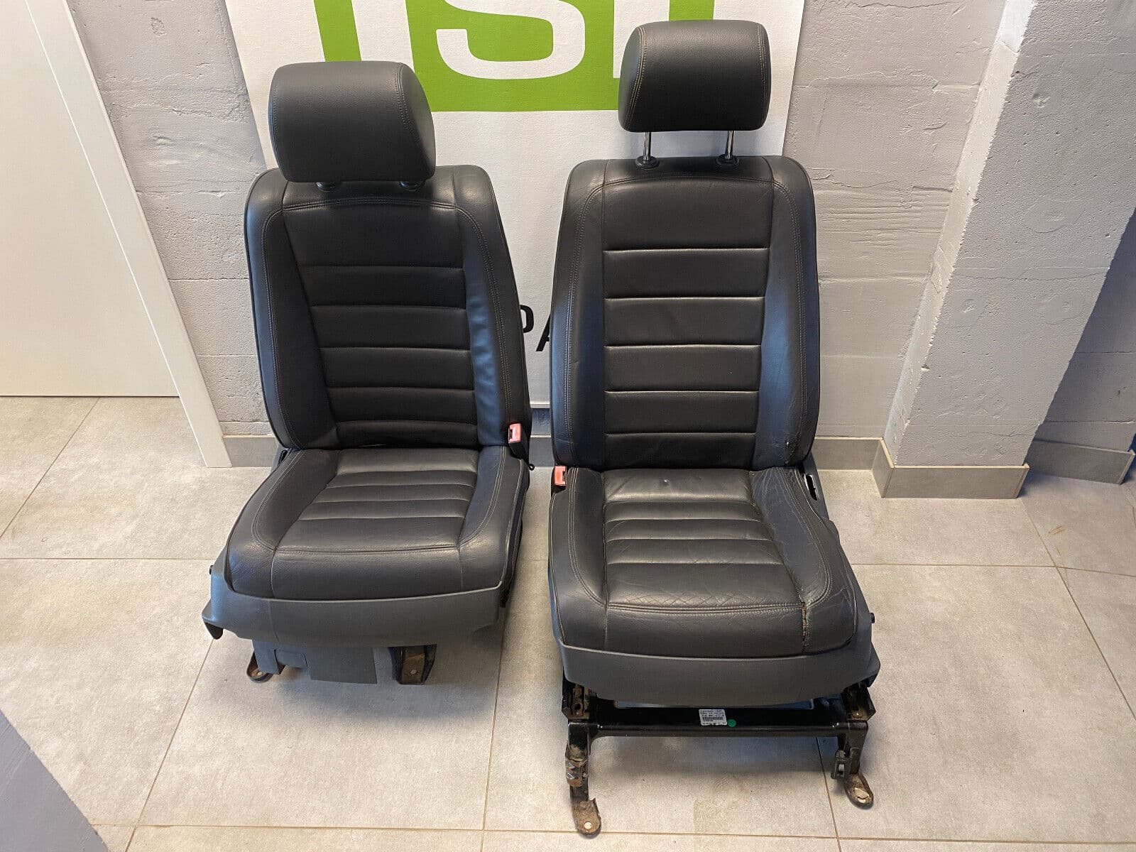 GENUINE VW TOUAREG 2004-2010 FRONT SEATS