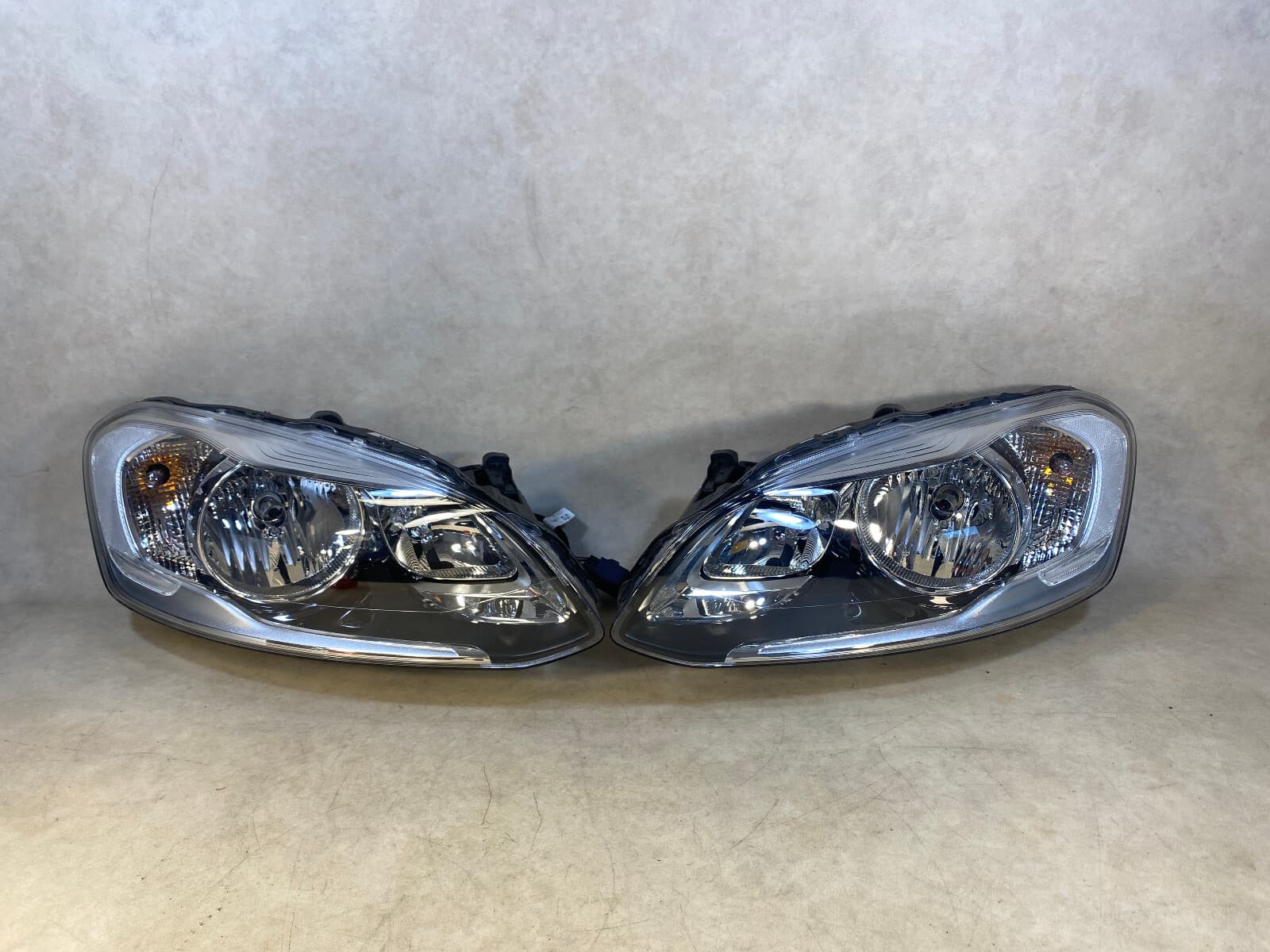 VOLVO OEM Volvo XC60 Halogen Headlights Lamp Set LHD