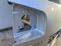 VW VW Touareg GENUINE Rear Trunk 7L6827445C — thumbnail 6