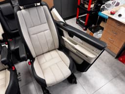 LAND ROVER Land Rover Range Rover Sport L320 Leather salon Seats door trims EBONY IVORY RHD — thumbnail 4