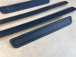 TOYOTA TOYOTA AVENSIS T27 2009 FRONT REAR LEFT RIGHT DOOR COVER TRIM SILL SET 4 PCS — thumbnail 8
