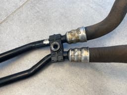 BMW GENUINE BMW X5 E70 X6 E71 Oil cooling pipe outlet 17227795491 — thumbnail 4