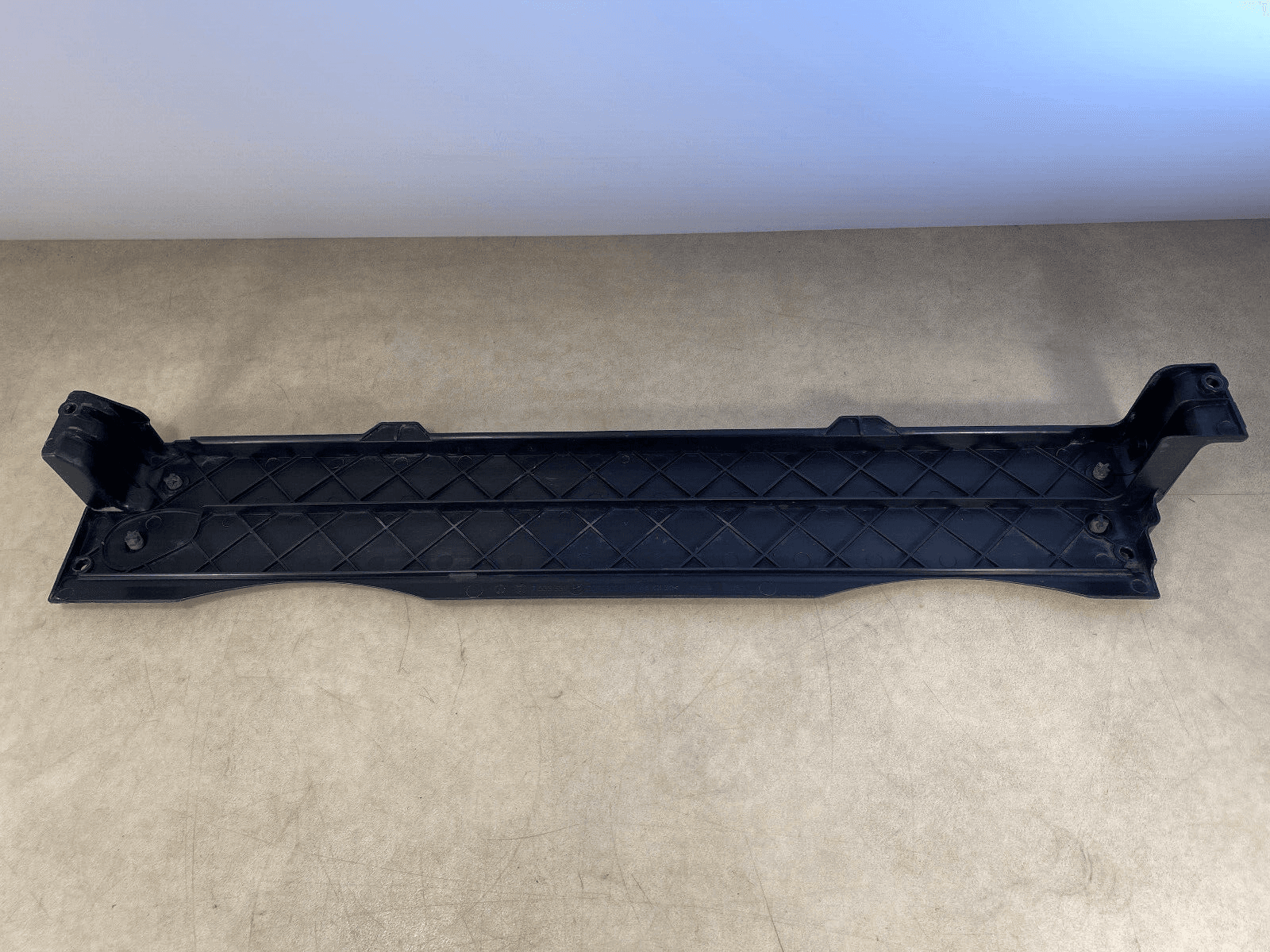 BMW BMW X5 X5M E70 F15 F16 E71 Upper Radiator Carrier Cover 7533539