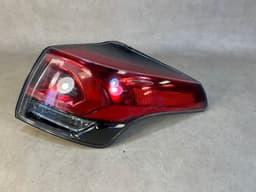 TOYOTA GENUINE TOYOTA RAV4 RH REAR RIGHT OUTER SIDE TAIL LIGHT 81555-42200 LHD EUR SPEC — thumbnail 1