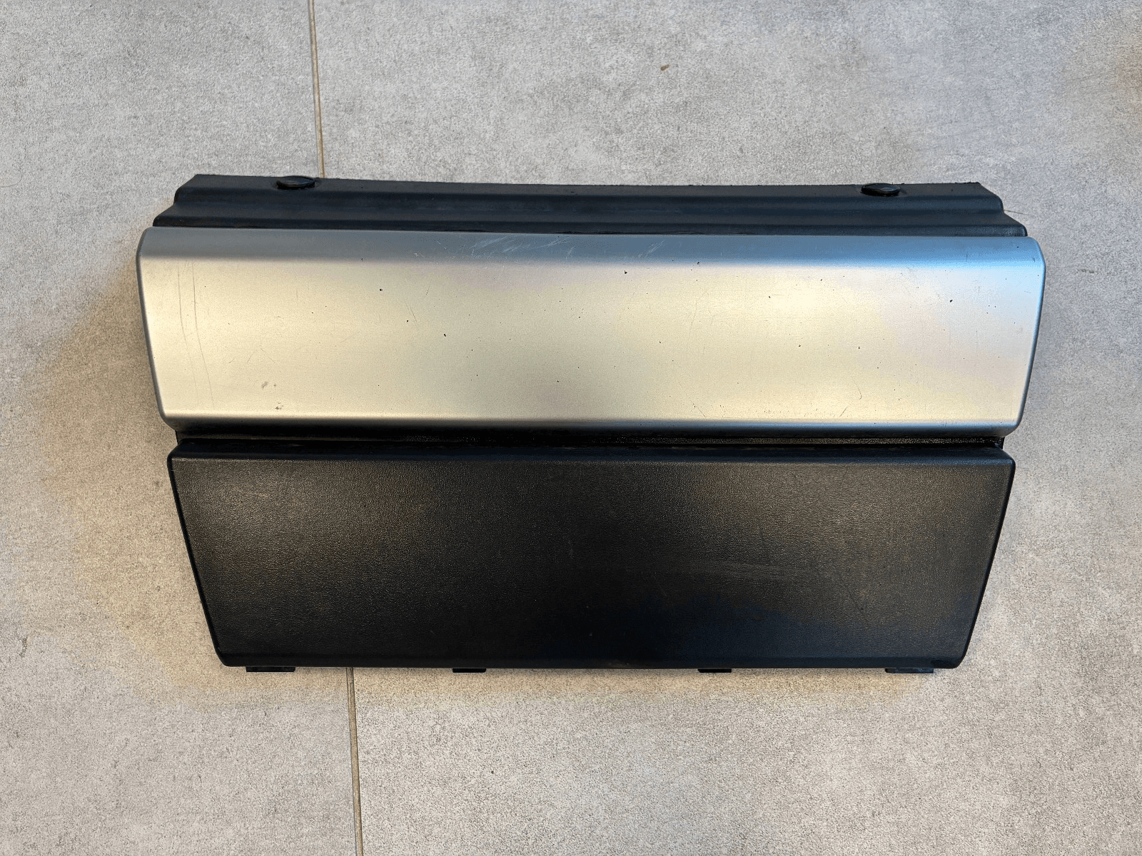 LAND ROVER GENUINE Land Rover Range Rover Sport L320 Rear Towing Eye Trim LR019170