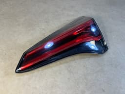 TOYOTA GENUINE TOYOTA RAV4 RH REAR RIGHT INNER SIDE TAIL LIGHT 81580-42030 LHD EUR SPEC — thumbnail 2