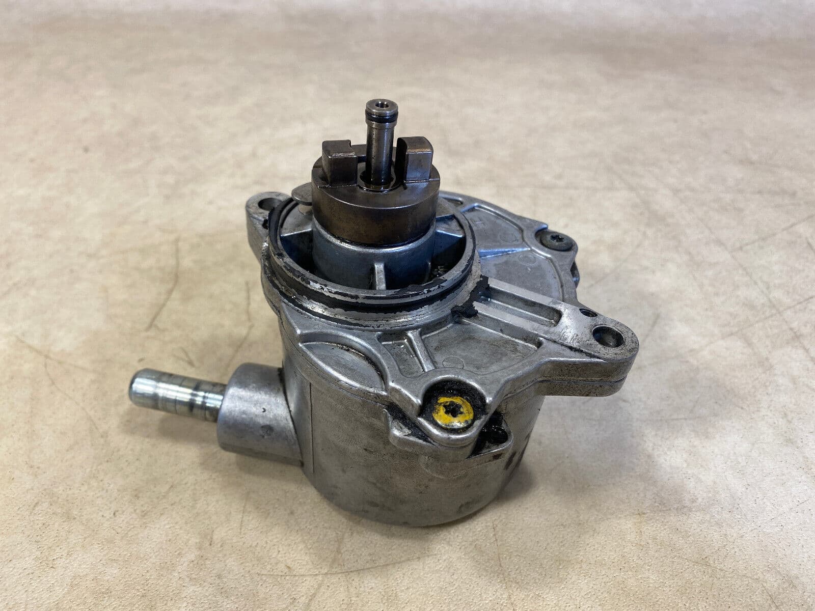 Mercedes G class W463 4.0 cdi G400 Genuine Vacuum Pump A6282300065