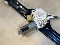 BMW Genuine BMW X5 E70 CLI E70 FRONT LEFT WINDOW REGULATOR WITH MOTOR 51337166379 — thumbnail 4