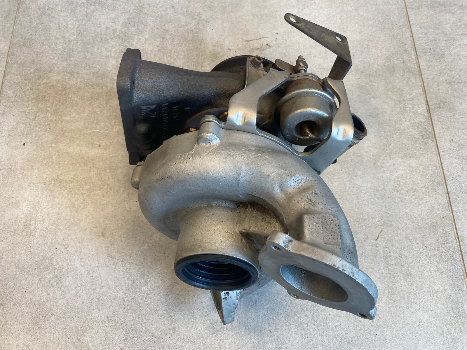 GENUINE BMW X5 E70 X6 E71 Turbo charger 11657811404