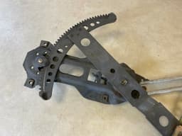 BMW BMW 7 E23 GENUINE Front Left Window Mechanic Regulator 51321867921 — thumbnail 8