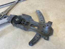 BMW BMW 7 E23 GENUINE Front Right Window Mechanic Regulator 51321867922 — thumbnail 5