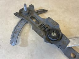BMW BMW 7 E23 GENUINE Front Right Window Mechanic Regulator 51321867922 — thumbnail 2