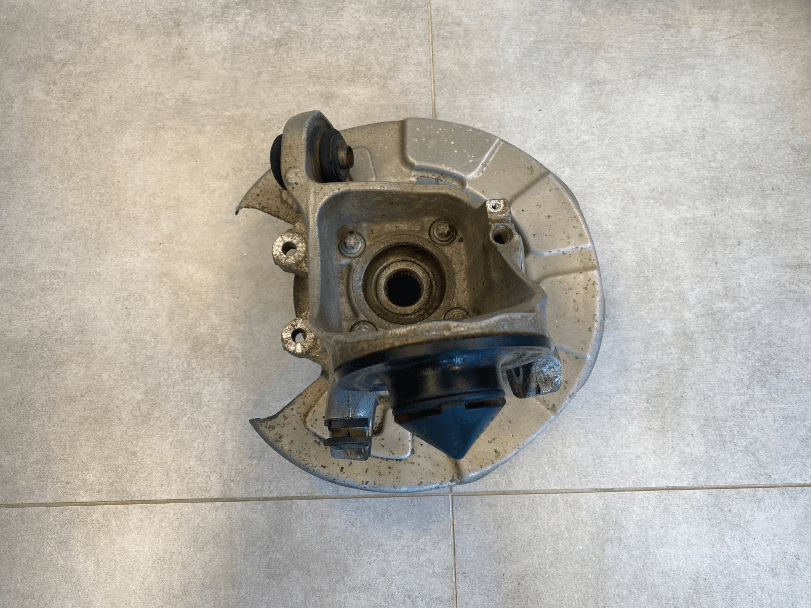 GENUINE BMW X5 E70 F15 X6 E71 E72 F16 Wheel carrier, rear right 33326879102