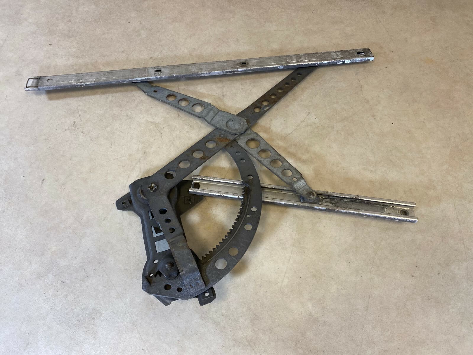 BMW 7 E23 GENUINE Rear Right Window Mechanic Regulator 51341867924