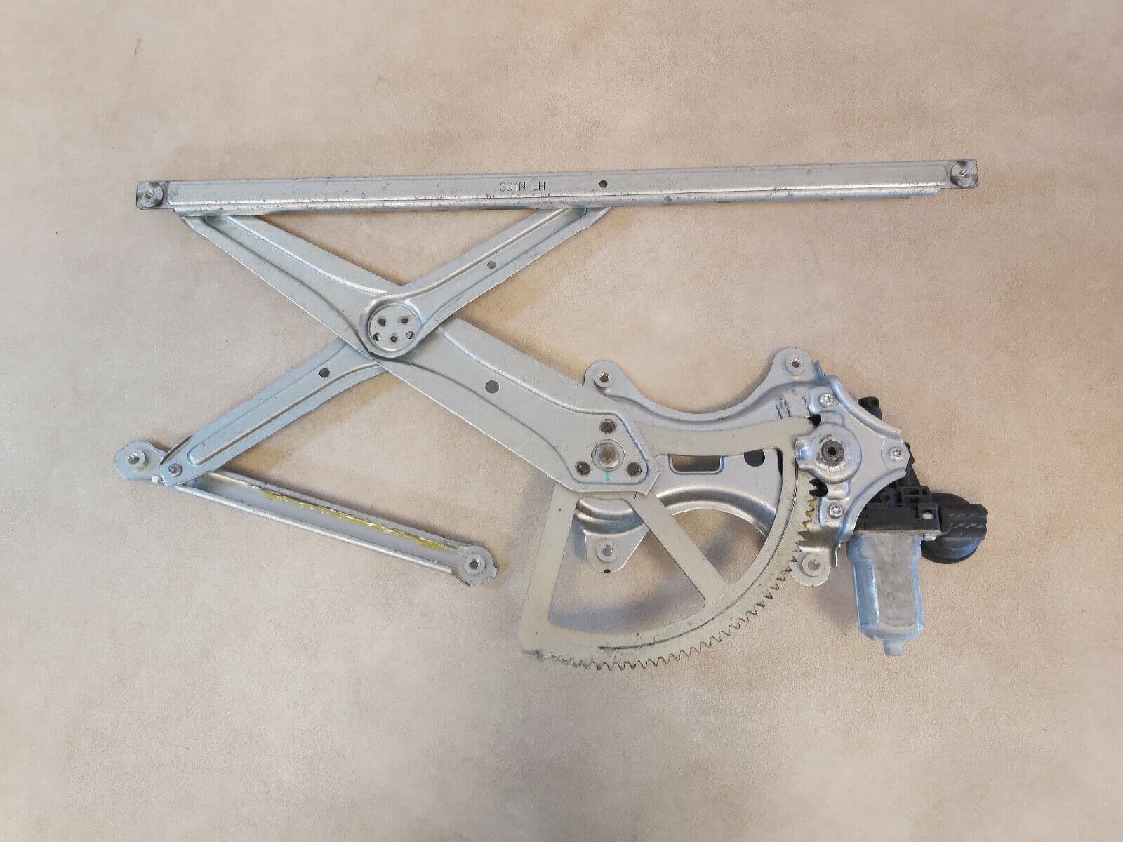 LEXUS Genuine Lexus RX330 RX350 RX400h Front Left Door Window Regulator with Motor