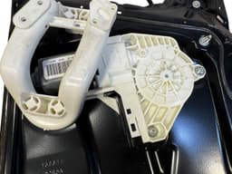 LAND ROVER OEM Land Rover Range Rover Sport L320 FRONT LEFT Door Window Glass Regulator — thumbnail 9