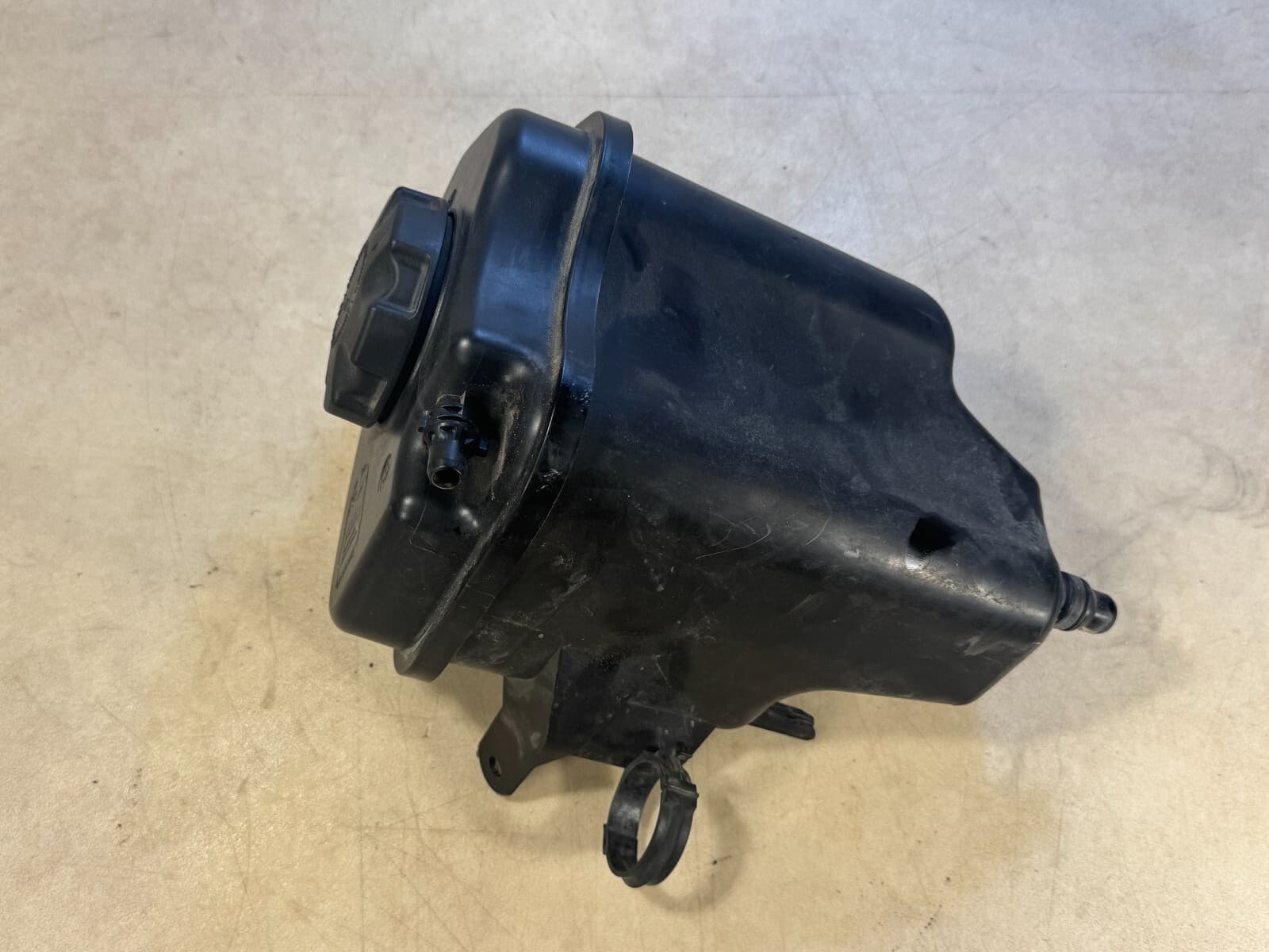 BMW BMW X5 E70 E71 F15 F85 X6 E71 E72 F16 NGINE COOLANT EXPANSION TANK 17137552546