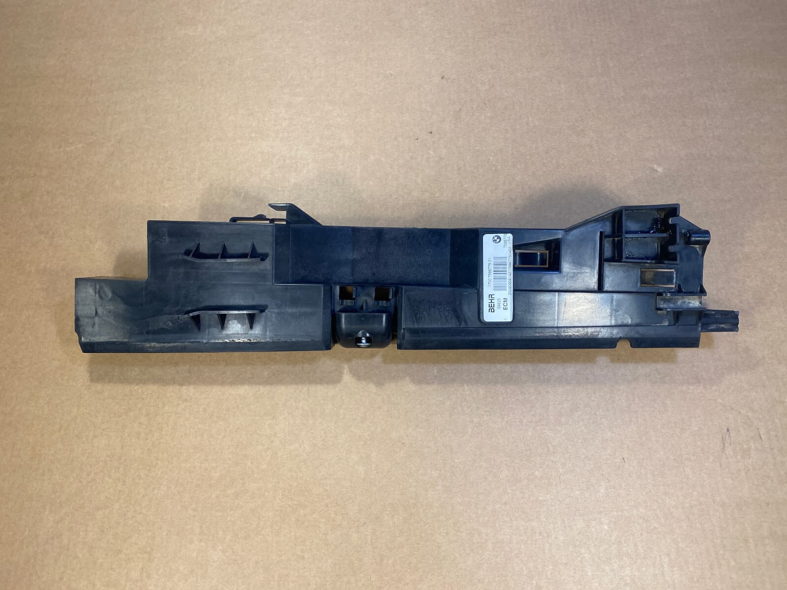 BMW Genuine BMW X5 X6 E70 E71 E72 F15 F16 Left Module Mount 17117799761